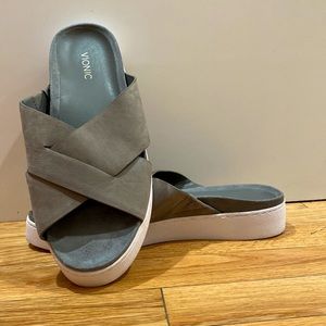 Vionic Splendid Lou Slides 8.5 gray leather cross sandals